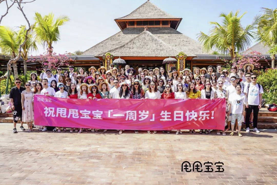 甩甩宝宝包下飞机，送百余位掌柜免费出国游